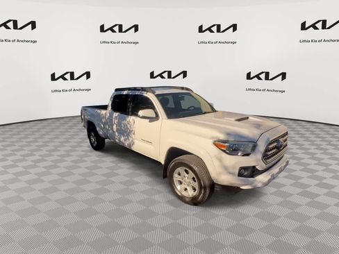 Used 2016 Toyota Tacoma TRD Sport w/ Towing Package AWD/4WD image 2