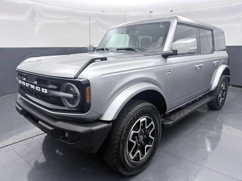 Used 2024 Ford Bronco Outer Banks AWD/4WD image 3