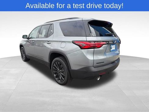 Used 2023 Chevrolet Traverse RS FWD image 3