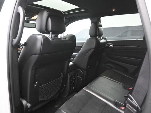 Used 2020 Jeep Grand Cherokee Altitude image 2