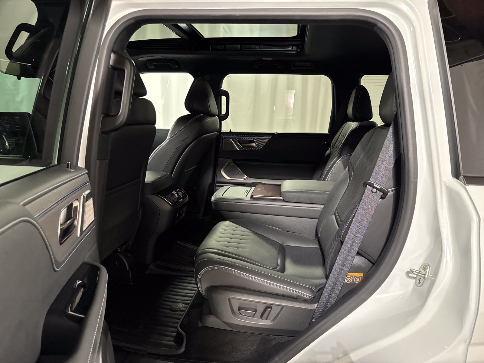 Certified 2026 INFINITI QX80 Autograph w/ Premium Cargo Package AWD/4WD image 5