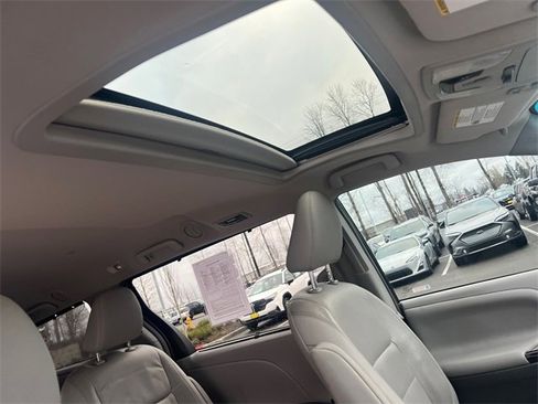 Used 2017 Toyota Sienna XLE w/ XLE Navigation Package image 17