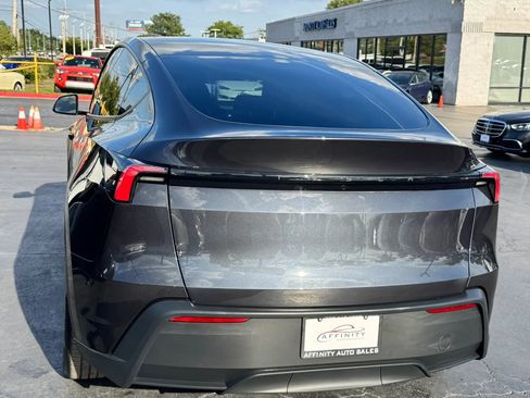 Used 2026 Tesla Model Y Long Range RWD image 3