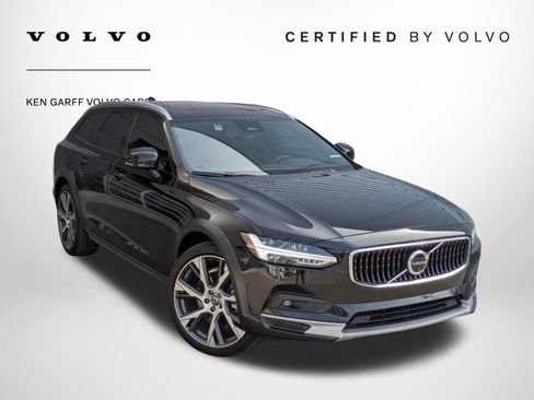 Used 2025 Volvo V90 B6 Cross Country Ultra image 1