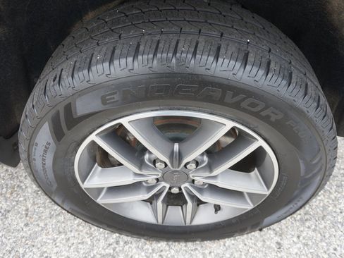 Used 2019 Jeep Grand Cherokee Limited AWD/4WD image 9