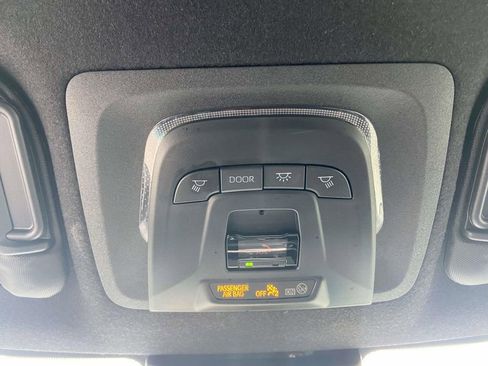 Used 2025 Toyota Corolla SE image 18