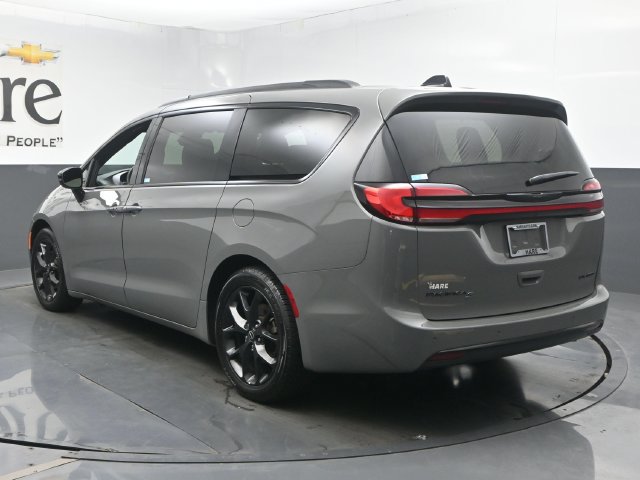 Used 2025 Chrysler Pacifica Limited FWD image 38