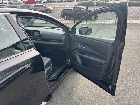 Used 2024 Nissan Ariya FWD image 33