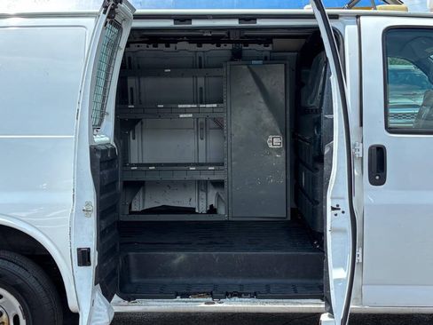 Used 2017 Chevrolet Express 2500 RWD image 14
