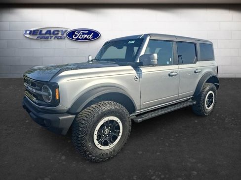 Used 2023 Ford Bronco Outer Banks w/ Sasquatch Package image 2