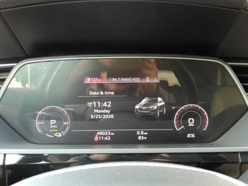Used 2021 Audi e-tron Premium AWD/4WD image 42