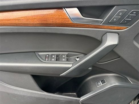 Used 2023 Audi Q5 2.0T Premium w/ Convenience Package image 27