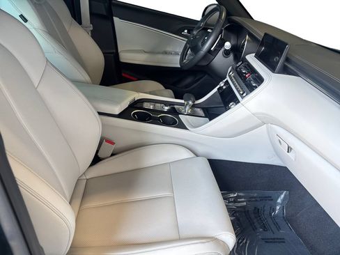Used 2025 Genesis G70 2.5T RWD image 15