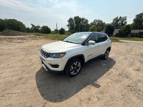 Used 2018 Jeep Compass Limited w/ Safe & Security Group AWD/4WD image 4