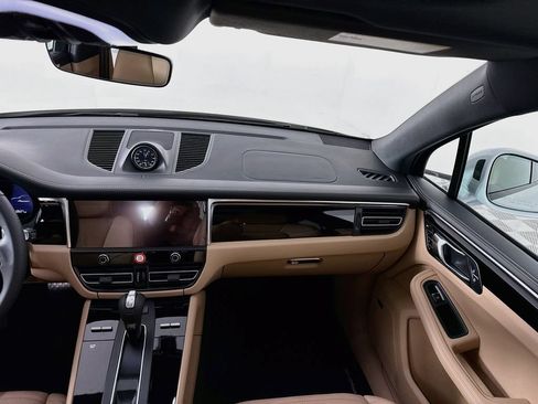 Certified 2026 Porsche Macan AWD/4WD image 24
