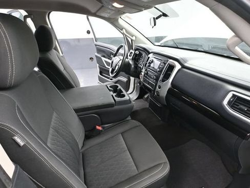 Used 2018 Nissan Titan SV AWD/4WD image 42