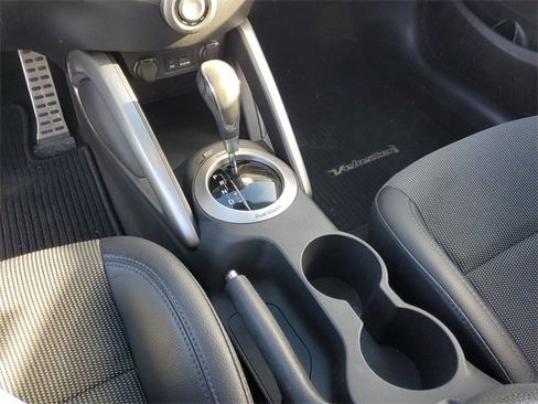 Used 2013 Hyundai Veloster w/ Tech Pkg image 27