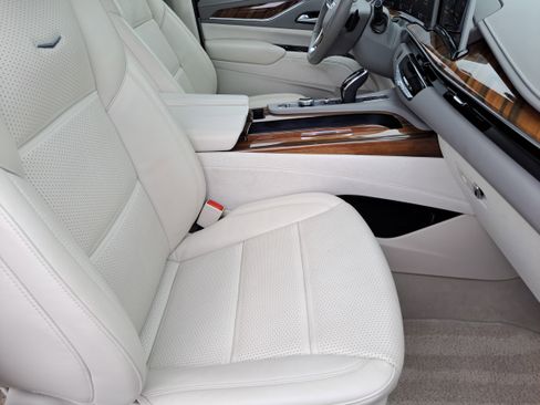 Used 2024 Cadillac Escalade ESV Sport Platinum w/ LPO, ONYX Package image 27