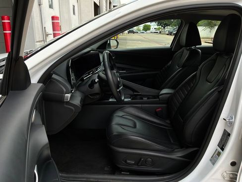 Used 2025 Hyundai Elantra Limited FWD image 10