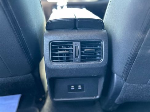 Used 2023 Nissan Rogue S AWD/4WD image 16
