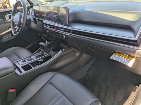 Certified 2025 Kia Sorento S w/ Panoramic Sunroof Package image 13