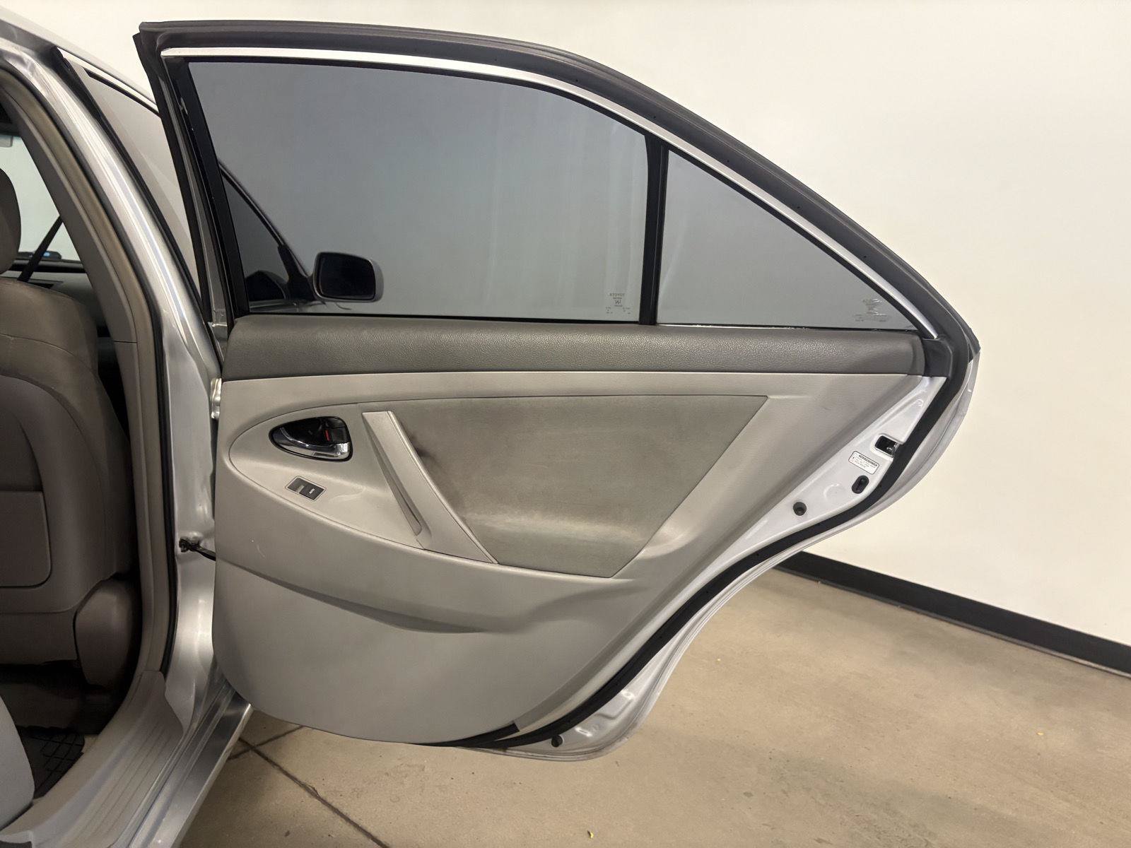 Used 2011 Toyota Camry LE FWD image 37