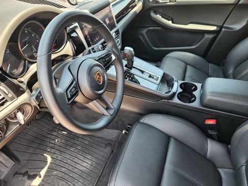 Used 2023 Porsche Macan AWD/4WD image 13