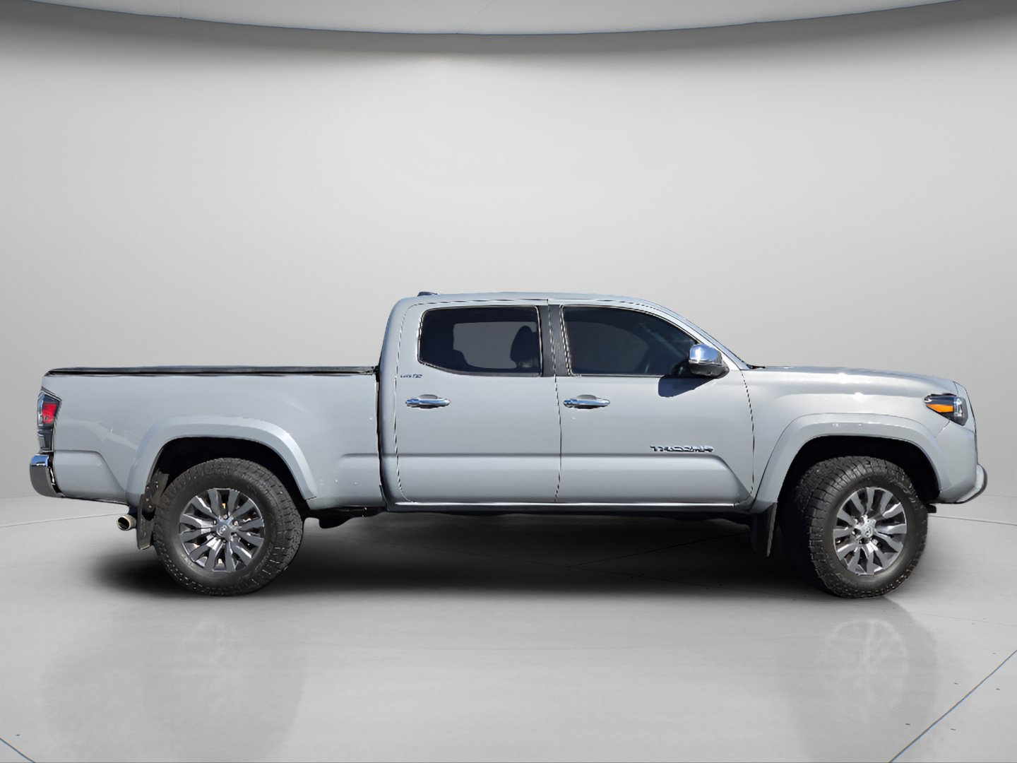 Used 2021 Toyota Tacoma Limited AWD/4WD image 26