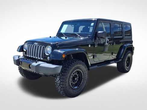 Used 2018 Jeep Wrangler Unlimited Sahara w/ Connectivity Group AWD/4WD image 3