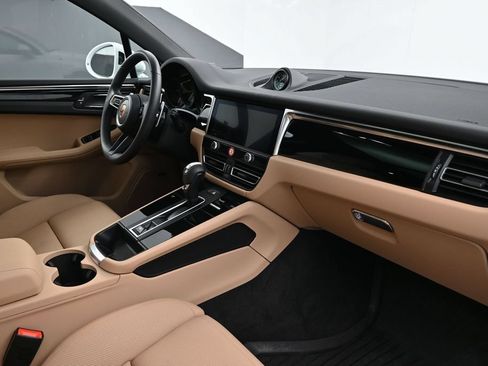 Used 2026 Porsche Macan AWD/4WD image 14