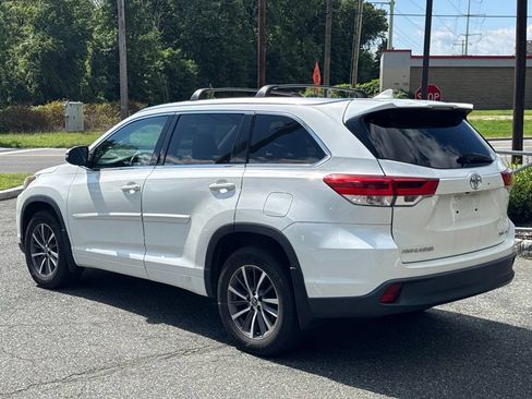 Used 2018 Toyota Highlander XLE AWD/4WD image 5