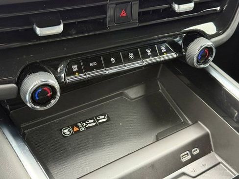 Used 2025 Chevrolet Tahoe Z71 w/ Comfort Package image 35