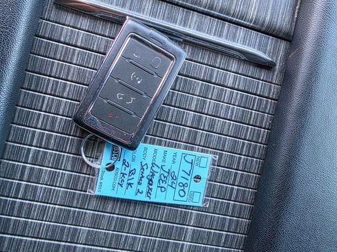 Used 2024 Jeep Wagoneer Series II w/ Flexible Seating Group AWD/4WD image 32