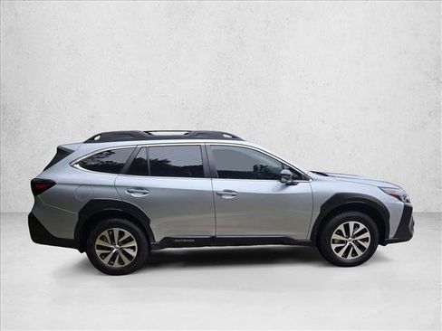 Certified 2025 Subaru Outback Premium image 4