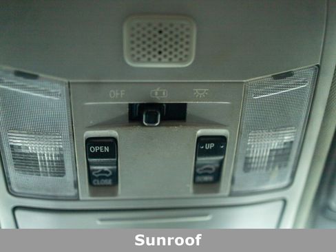 Used 2018 Toyota RAV4 XLE image 10