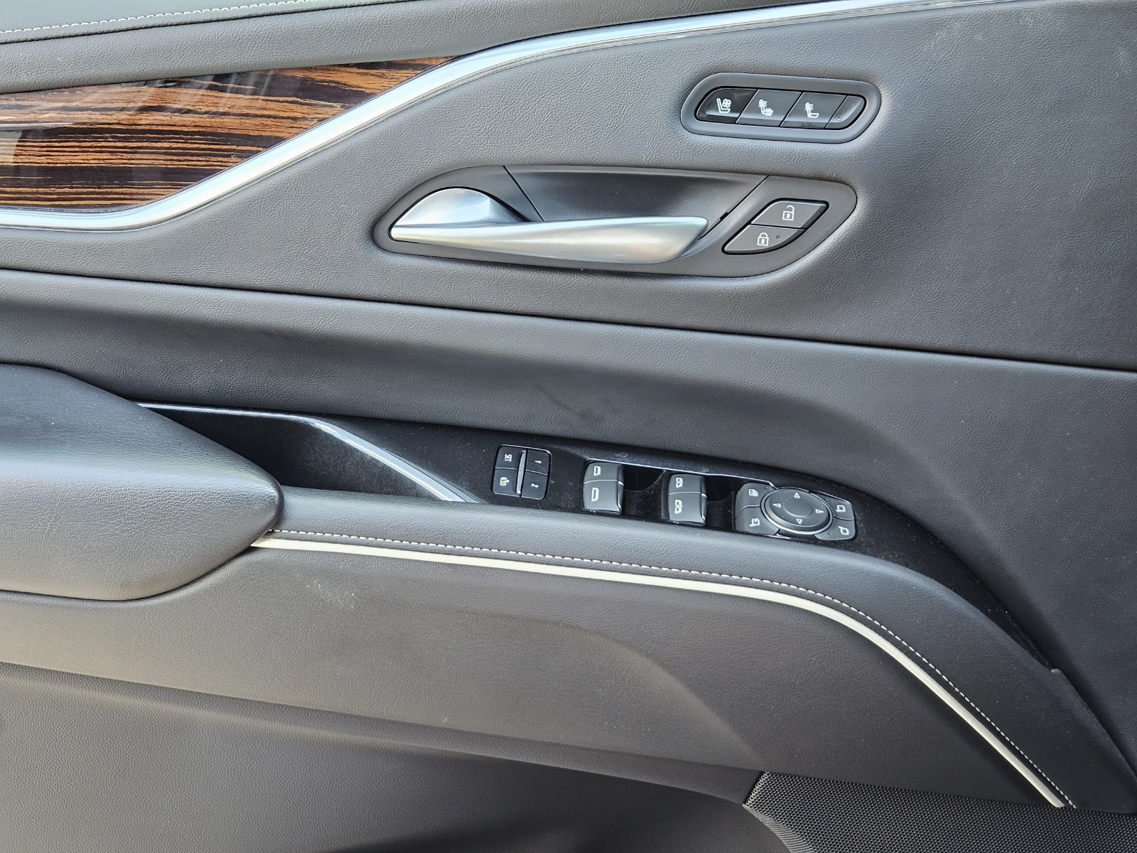 Used 2023 Cadillac Escalade Premium Luxury AWD/4WD image 30