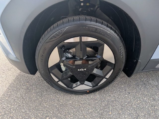 New 2027 Kia Seltos S FWD image 11