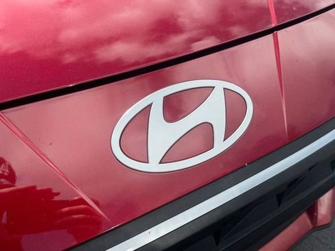Used 2024 Hyundai Elantra SE FWD image 9