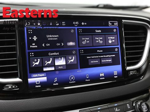 Used 2023 Chrysler Pacifica Touring-L FWD image 19