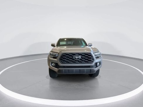 Used 2020 Toyota Tacoma TRD Off-Road w/ TRD Premium Off Road Package AWD/4WD image 3