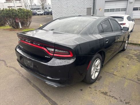 Used 2018 Dodge Charger SXT image 3