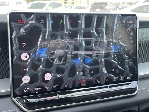 New 2025 Volkswagen Tiguan SE FWD image 24
