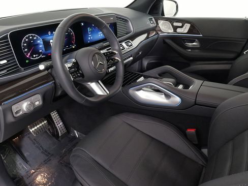 Used 2025 Mercedes-Benz GLS 450 4MATIC image 27