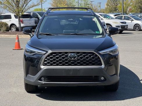 Used 2024 Toyota Corolla Cross XLE w/ Convenience Package image 4