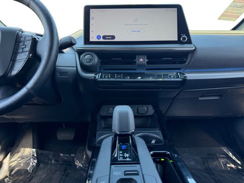 Used 2024 Toyota Prius XLE FWD image 11