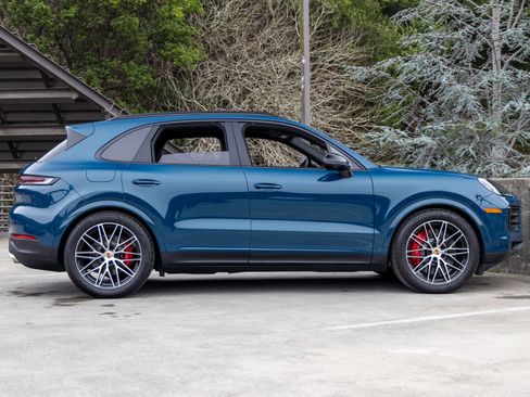 New 2025 Porsche Cayenne S image 12