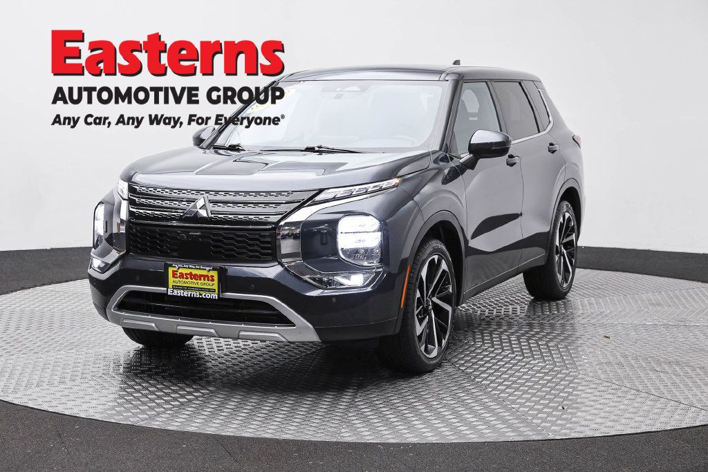 Used 2024 Mitsubishi Outlander SE AWD/4WD image 1