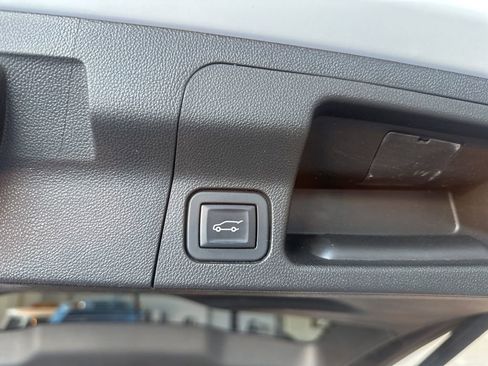 Used 2018 GMC Acadia Denali w/ Technology Package image 11