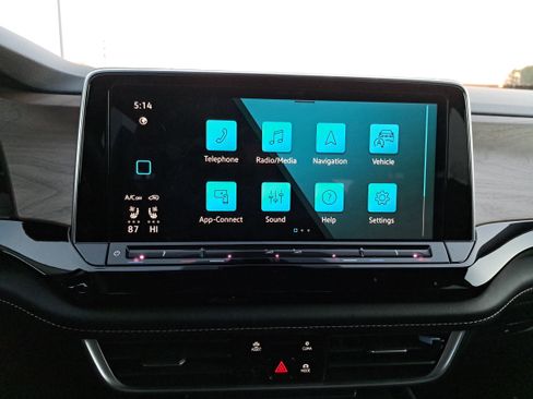 Certified 2024 Volkswagen Atlas SE image 21