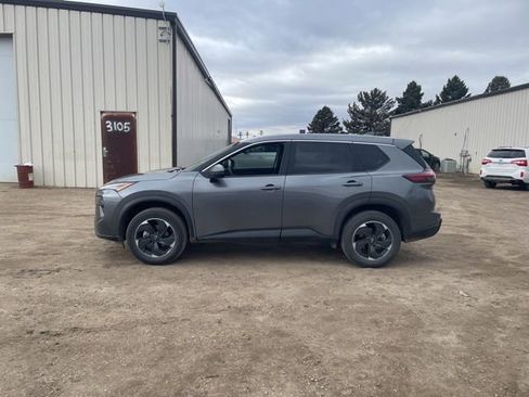 Used 2025 Nissan Rogue SV image 3